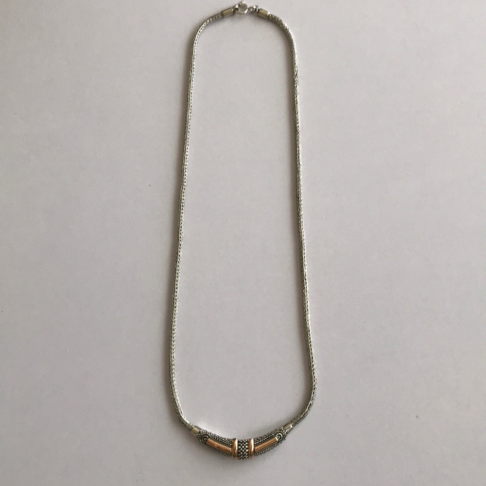 Elegant silver necklace with pendant